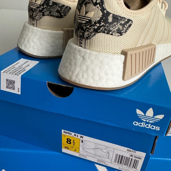 Adidas | NMD R1 NWT - Picture 13 of 13